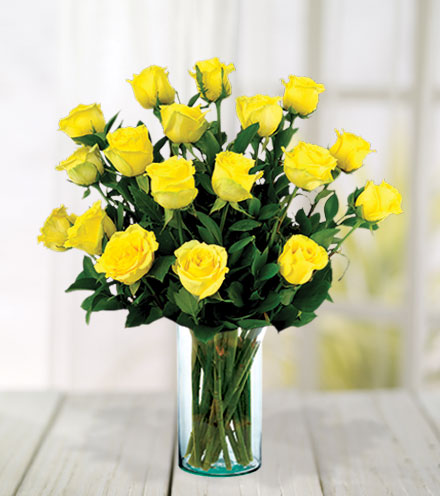 18 Yellow Roses